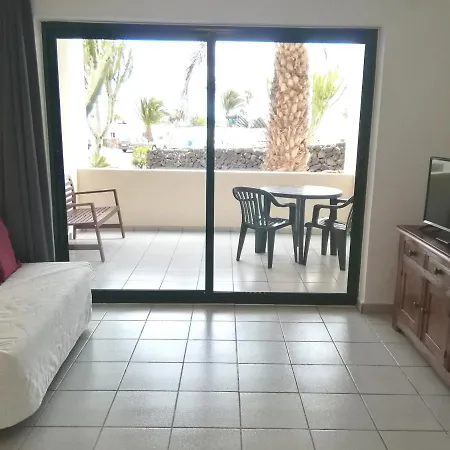 Playa Roca Modern - Seafront Pool Complex アパート